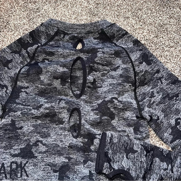 Gymshark Adapt Camo Seamless Long Sleeve Crop Top and Leggings Set - Picture 5 of 16